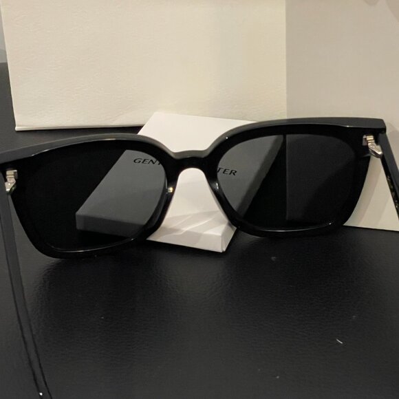 Gentle Monster Bold Black Sunglasses Gold Accent Viral Style main image 8